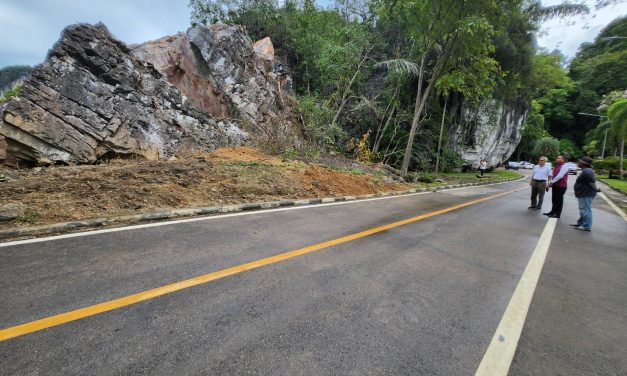 พังงา รองปลัดกระทรวงมหาดไทยเข้าตรวจสอบเหตุการณ์หินถล่ม ภายในบริเวณสวนสมเด็จพระศรีนครินทร์