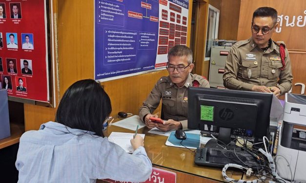 นนทบุรี สาวแอร์โฮสเตสสุดช้ำแค่ไม่ถึงครึ่งชั่วโมงเจอ Call Center มาสูตรเดียวกับคุณตา 22 ล้านเป๊ะสูญเงินเกือบ 200,000 บาท