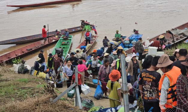 หนองคาย บรรยากาศ การค้าชายแดนที่ตลาดนัดจุดผ่อนปรนไทย -ลาว บ้านเปงจาน อำเภอรัตนวาปี จังหวัดหนองคาย คึกคัก