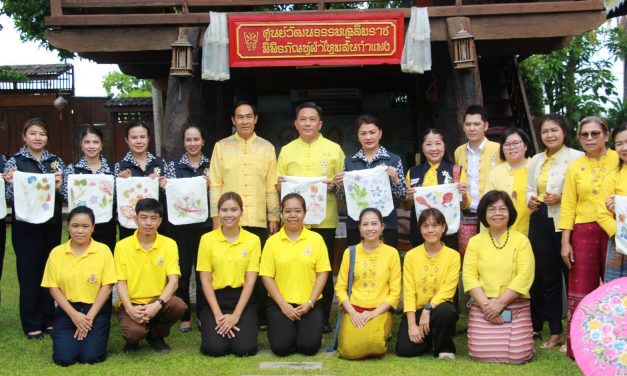 ผู้ว่าฯเชียงใหม่  นำคณะแม่บ้านมหาดไทย ติดตามโครงการผ้าไทยใส่ให้สนุก