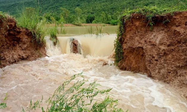 ชัยภูมิ อ่วม น้ำป่าทะลักซัดฝายแตกพื้นที่การเกษตรถูกน้ำท่วมจำนวนมาก