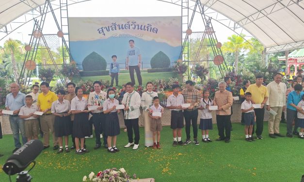 พะเยา รมว.“ธรรมนัส” ทำบุญวันเกิดครบ 59 ปี มีบรรดานักการเมือง ข้าราชการ และชาวพะเยาร่วมในพิธีเป็นจำนวนมาก