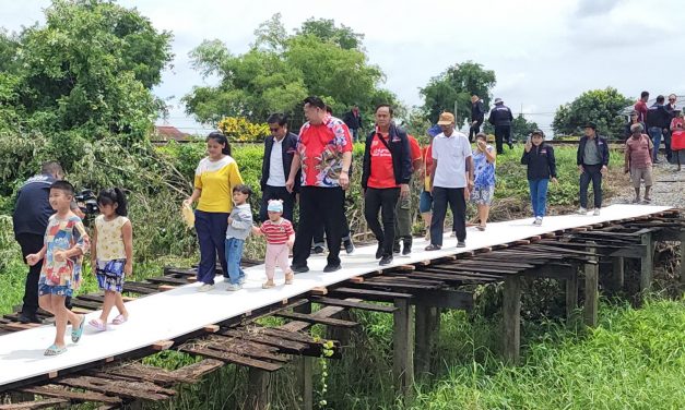 ปทุมธานี จ่ายุทธเดินหน้าลุยช่วยเหลือประชาชนสร้างรอยยิ้มเพิ่มศรัทธาพรรคเพื่อไทย