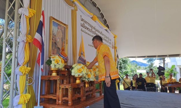 พังงา พัฒนาที่ดินพังงาจัดงาน รณรงค์ปลูกหญ้าแฝกเฉลิมพระเกียรติ 