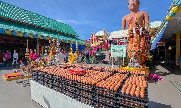 นครปฐม หนุ่มกรุงเทพ นำไข่ไก่ดิบ6,030ฟองประทัด 2,000 นัดมาแก้บนหลวงพ่อสมหวัง หลังมาขอสอบได้อัยการผู้ช่วยประจำปี2567