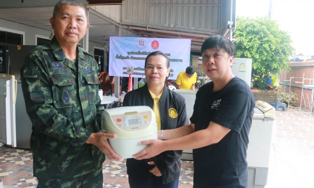 หนองคาย กองบังคับการควบคุมที่ 2 กกล.สุรศักดิ์มนตรี จับมือ สถาบันพัฒนาฝีมือแรงงาน ให้การช่วยเหลือผู้ที่ได้รับผลกระทบอย่างต่อเนื่องจนกว่าจะเข้าสู่สภาวะปกติ