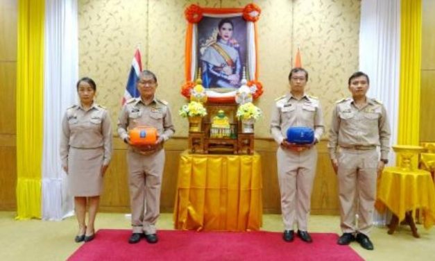 จังหวัดแพร่ “ประกอบพิธี” รับมอบกระเป๋ายาพระราชทานสมเด็จพระเจ้าน้องนางเธอเจ้าฟ้าจุฬาภรณวลัยลักษณ์อัครรราชกุมารีฯ ให้แก่ราษฎรผู้ประสบอุทกภัย