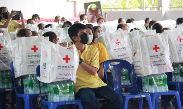 ผวจ.ลำพูน มอบถุงธารน้ำใจ ให้แก่ประชาชนในพื้นที่ อ.ลี้    