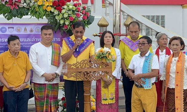 ปทุมธานี นายกแจ๊สส่งเสริมประเพณีตักบาตรพระร้อยและลำพาข้าวสาร 