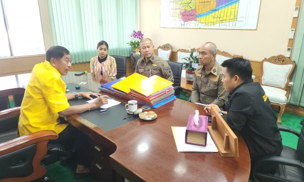 ปทุมธานี นายกแจ๊สจัดงานบุญใหญ่อุทิศ 23 ศพ ผู้ว่าฯอุทัย สส.ชาดาร่วมงานพร้อมญาติผู้เสียชีวิต ขออภัยผู้ใช้รถต้องปิดถนน