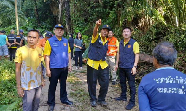 พังงา-นายอำเภอสั่งตรวจสอบพื้นที่หินถล่มทับรถแบคโฮคนขับตาย เตรียมตรวจสอบพื้นที่เอาผิดผู้ลักลอบตักหิน