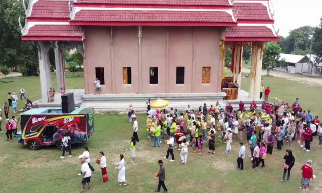 อุทัยธานี บริษัทธนัตรพร ครอบครัว พร้อมชาวบ้านทั่วสารทิศร่วมบุญแห่กฐินวนรอบโบสถ์ ณ.วัดห้วยเปล้า นำปัจจัยไปสร้างโบสถ์