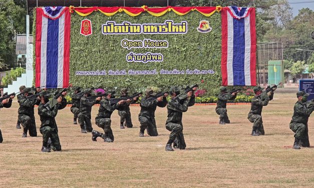 ศูนย์การทหารปืนใหญ่ เปิดบ้านทหารใหม่ ค่ายภูมิพลฯ พร้อมนำญาติทหารใหม่ รับชมการแสดงขีดความสามารถของน้อง ๆ ทหารใหม่ แบบรวมการ ทั้ง 5 หน่วยฝึก