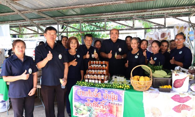 ชุมพร จัดโครงการคลินิกเกษตรเคลื่อนที่ในพระราชานุเคราะห์ฯให้บริการเกษตรกรอำเภอทุ่งตะโก