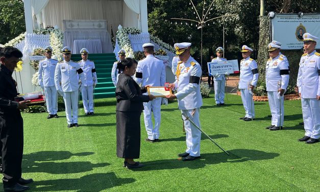 ชุมพร  แม่ทัพภาคที่ 4  เป็นประธานการสวดพระอภิธรรมศพและพิธีพระราชทานเพลิงศพ อส.ทพ. วุฒิชัย ไทยประดิษฐ์